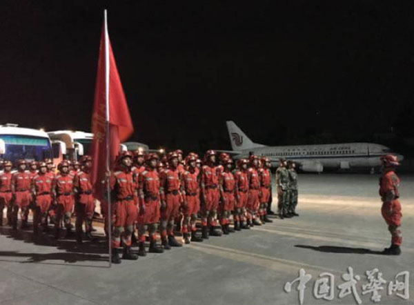 地震後武警出動